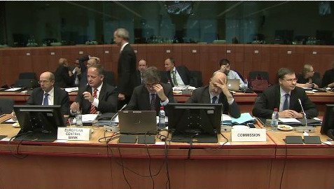 Ο Ντάισελμπλουμ χτυπάει το... κουδούνι του Eurogroup και όλοι ξεκαρδίζονται [εικόνες & βίντεο] | iefimerida.gr 0