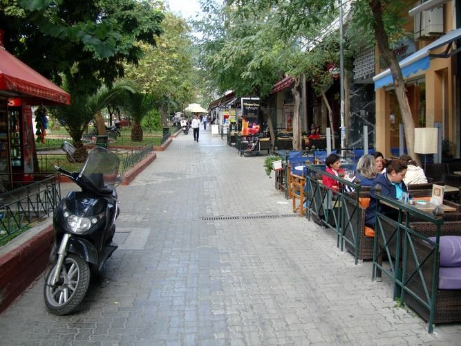 Φωκίωνος Νέγρη: Η απόδειξη της μετάλλαξης του αστικού τοπίου στην Αθήνα [εικόνες] | iefimerida.gr 4