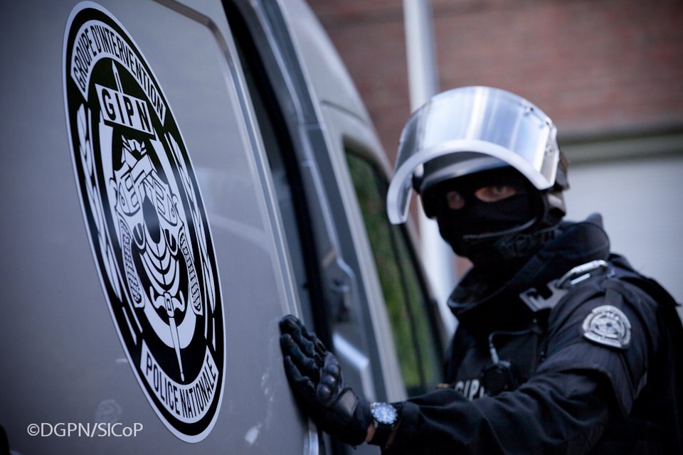 Ποιες είναι οι επίλεκτες ομάδες της γαλλικής αστυνομίας που «κυνηγούν» τους τζιχαντιστές [εικόνες & βίντεο] | iefimerida.gr 6