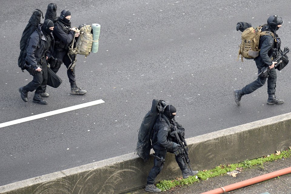 Ποιες είναι οι επίλεκτες ομάδες της γαλλικής αστυνομίας που «κυνηγούν» τους τζιχαντιστές [εικόνες & βίντεο] | iefimerida.gr 8