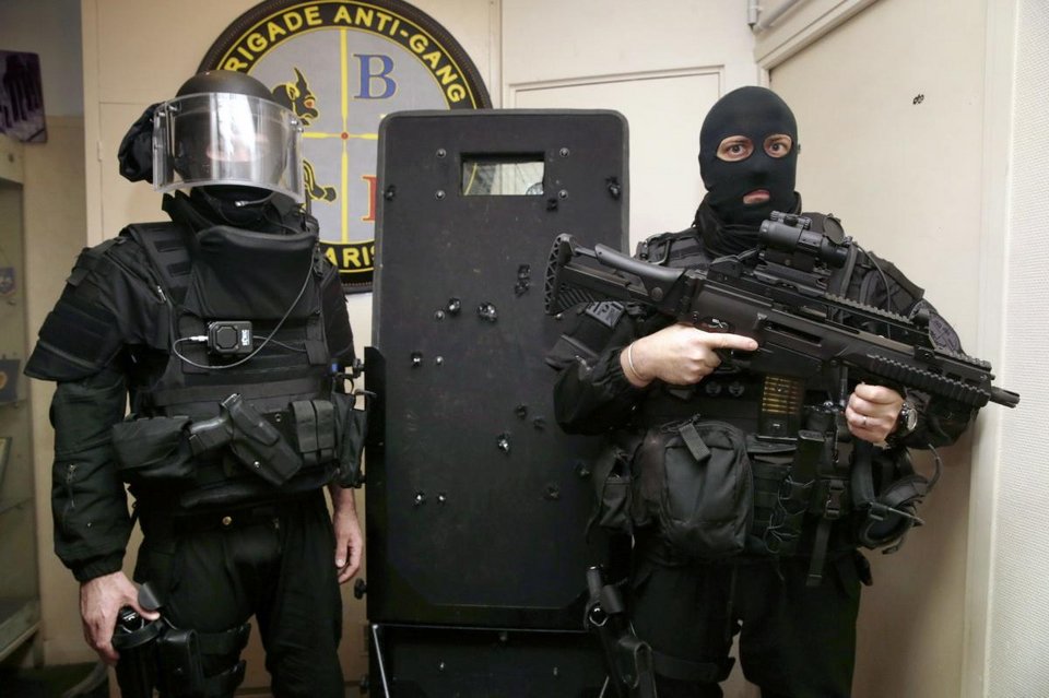 Ποιες είναι οι επίλεκτες ομάδες της γαλλικής αστυνομίας που «κυνηγούν» τους τζιχαντιστές [εικόνες & βίντεο] | iefimerida.gr 9