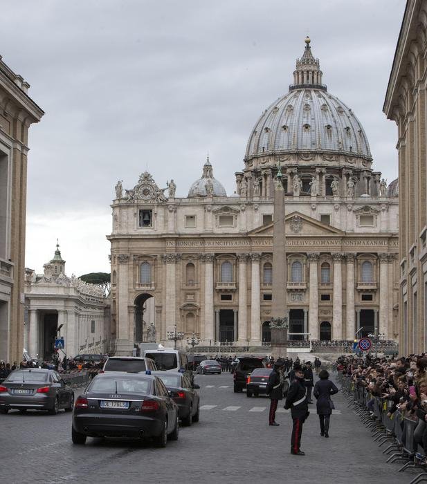 H Μάτα Χάρι του Βατικανού -Μια σέξι Iταλίδα «καίει» τον Πάπα για τα οικονομικά [εικόνες] | iefimerida.gr 3