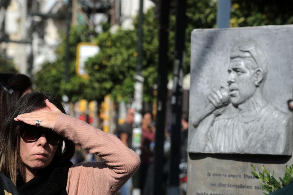 Οδός Παύλου Φύσσα στο Κερατσίνι – Στο σημείο της δολοφονίας του [εικόνες] | iefimerida.gr 7