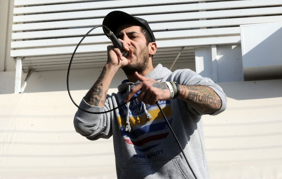 Οδός Παύλου Φύσσα στο Κερατσίνι – Στο σημείο της δολοφονίας του [εικόνες] | iefimerida.gr 8