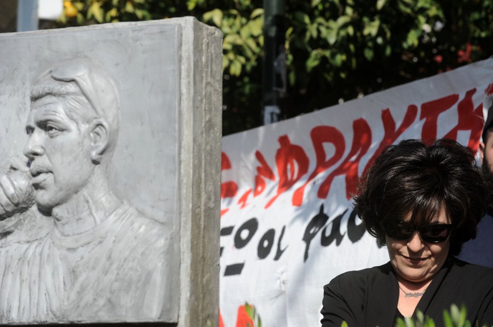 Οδός Παύλου Φύσσα στο Κερατσίνι – Στο σημείο της δολοφονίας του [εικόνες] | iefimerida.gr 4