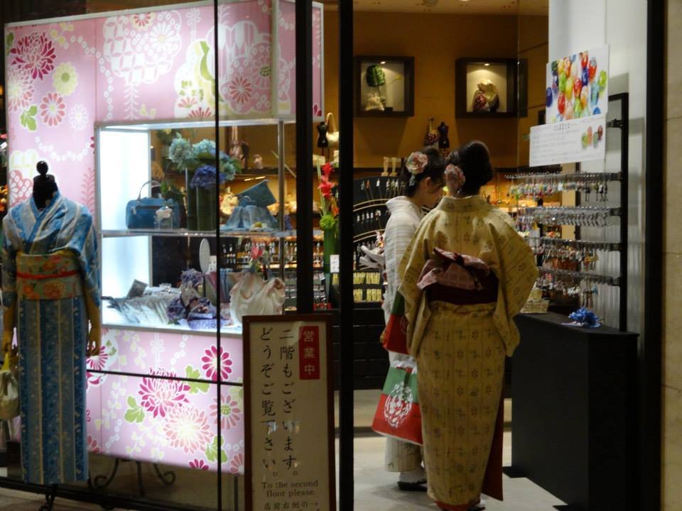 Γιατί υπάρχουν ακόμη γκέισες στην Ιαπωνία -Μια παράξενη ζωή για νεαρές γυναίκες [εικόνες] | iefimerida.gr 10