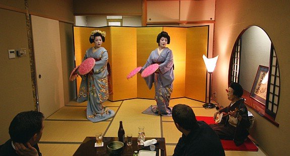 Γιατί υπάρχουν ακόμη γκέισες στην Ιαπωνία -Μια παράξενη ζωή για νεαρές γυναίκες [εικόνες] | iefimerida.gr 5