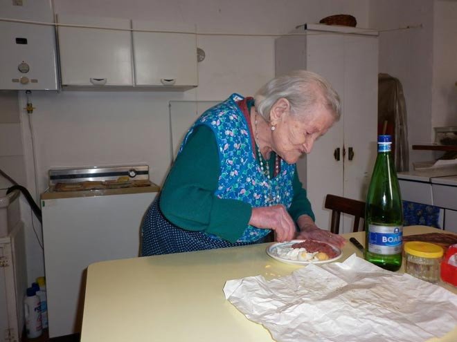 Η γηραιότερη γυναίκα της Ευρώπης: Εκλεισε τα 116  και αποκαλύπτει το μυστικό της [εικόνες]  | iefimerida.gr 3