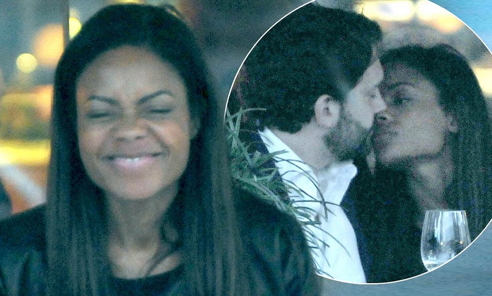 Αρωμα Χόλιγουντ στην ελληνική διαπραγματευτική ομάδα -Νέο μέλος της ο σύντροφος της Ναόμι Χάρις[εικόνες] | iefimerida.gr 3