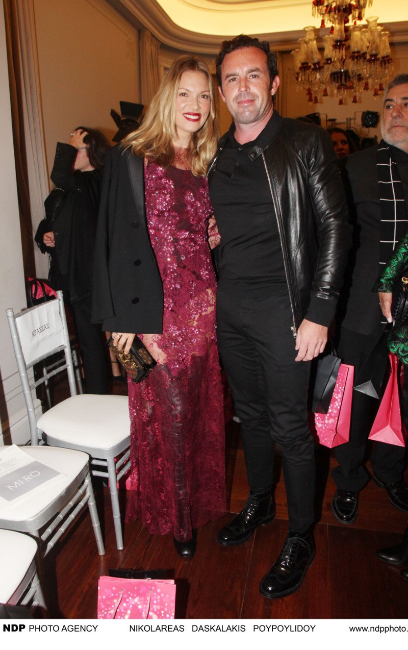 Ολο το εγχώριο Χόλιγουντ στην επίδειξη των Mi-Ro: Σταρς με αέρα ντίβας -Σικάτες, υπερβολικές αλλά και κιτς εμφανίσεις [εικόνες] | iefimerida.gr 20