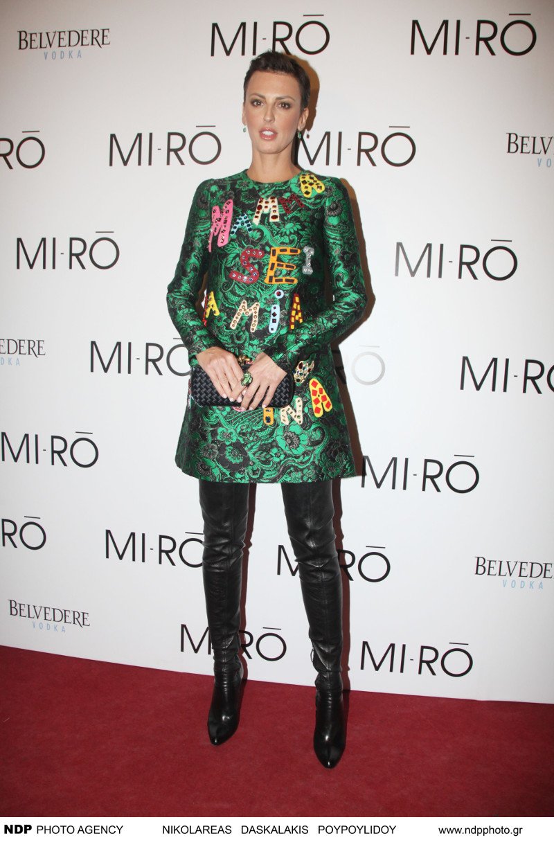 Ολο το εγχώριο Χόλιγουντ στην επίδειξη των Mi-Ro: Σταρς με αέρα ντίβας -Σικάτες, υπερβολικές αλλά και κιτς εμφανίσεις [εικόνες] | iefimerida.gr 3