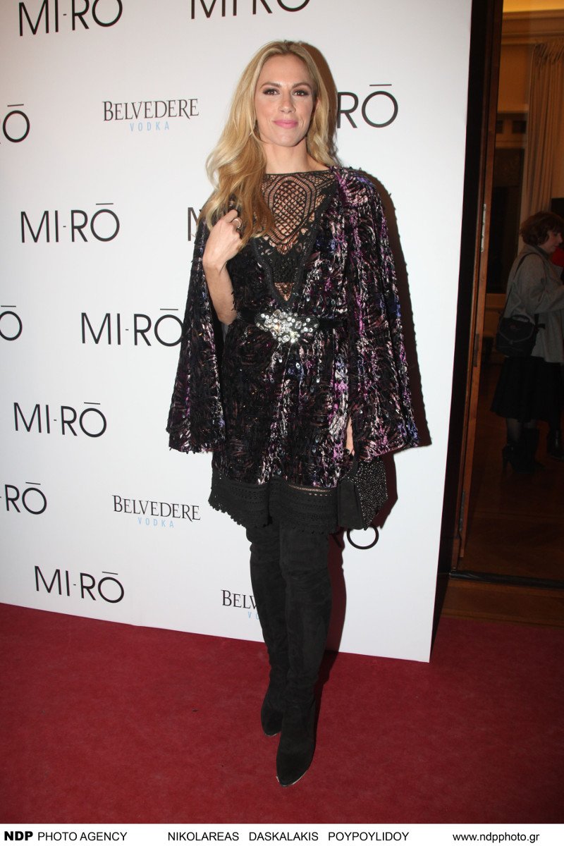 Ολο το εγχώριο Χόλιγουντ στην επίδειξη των Mi-Ro: Σταρς με αέρα ντίβας -Σικάτες, υπερβολικές αλλά και κιτς εμφανίσεις [εικόνες] | iefimerida.gr 6