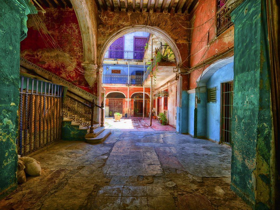 Oι πολυτελείς, τυπικές βίλες της Αβάνας κόβουν την ανάσα - Η απόλυτη ομορφιά μέσα σε ερείπια [εικόνες] | iefimerida.gr 9