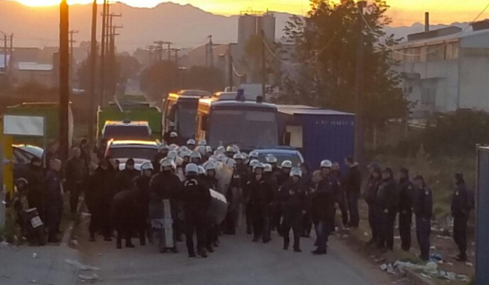 Επεισόδια και προσαγωγές στο εργοστάσιο ανακύκλωσης των Ιωαννίνων [εικόνες] | iefimerida.gr 0