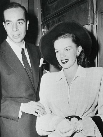 10 διάσημες που παντρεύτηκαν τους συζύγους τους χωρίς να γνωρίζουν ότι είναι γκέι [εικόνες] | iefimerida.gr 1