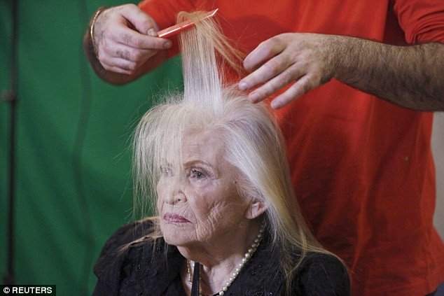 Διαφορετικά καλλιστεία: 13 γυναίκες που επέζησαν από το Ολοκαύτωμα συμμετέχουν σε διαγωνισμό ομορφιάς [εικόνες]    | iefimerida.gr 1