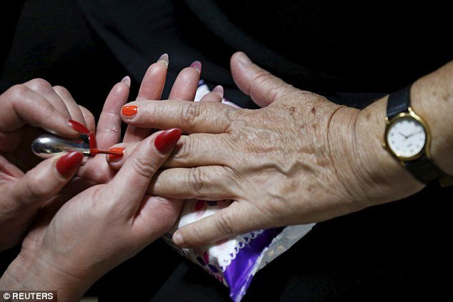 Διαφορετικά καλλιστεία: 13 γυναίκες που επέζησαν από το Ολοκαύτωμα συμμετέχουν σε διαγωνισμό ομορφιάς [εικόνες]    | iefimerida.gr 2