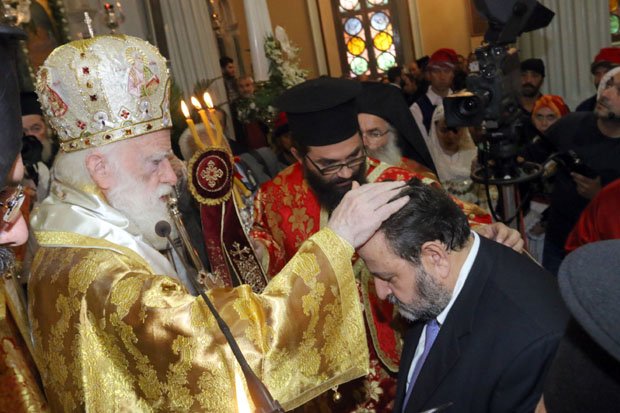 Με ράσο ο Κεγκέρογλου ανακηρύχθηκε «Μέγας Αρχοντας» της Εκκλησίας της Κρήτης [εικόνες] | iefimerida.gr 3