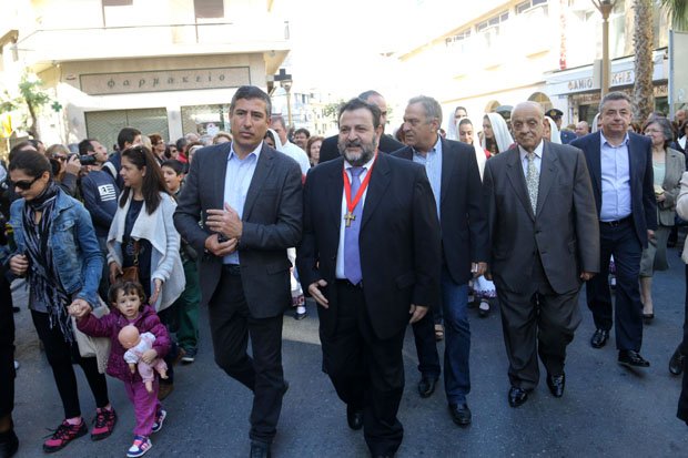 Με ράσο ο Κεγκέρογλου ανακηρύχθηκε «Μέγας Αρχοντας» της Εκκλησίας της Κρήτης [εικόνες] | iefimerida.gr 0