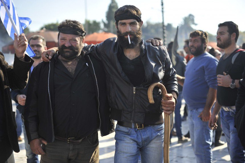 Ο πιο σέξι Κρητικός αγρότης:Τα γαλάζια μάτια του «έσπασαν» τα social media [εικόνες]   | iefimerida.gr 3