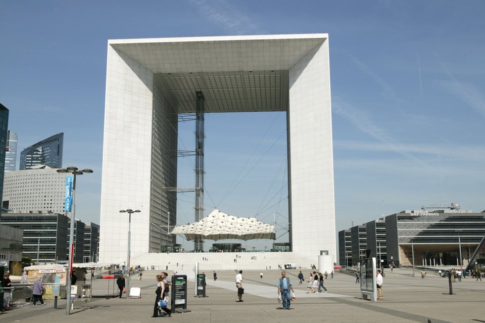 Reuters: Οι τρομοκράτες ετοίμαζαν χτύπημα στο επιχειρηματικό κέντρο του Παρισιού [εικόνες] | iefimerida.gr 0