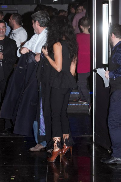 Ο Γιάννης Λάτσιος στα μπουζούκια παρέα με μελαχρινή φίλη του [εικόνες] | iefimerida.gr 0