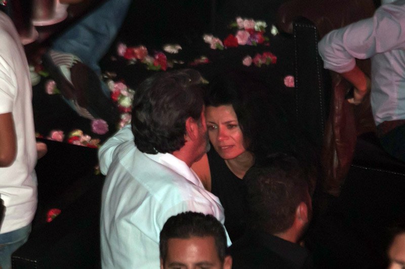 Ο Γιάννης Λάτσιος στα μπουζούκια παρέα με μελαχρινή φίλη του [εικόνες] | iefimerida.gr 1