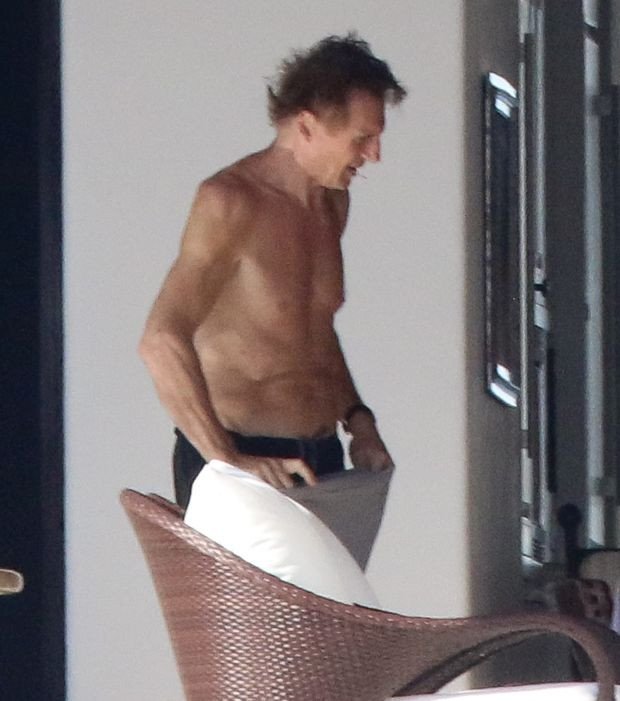 Λίαμ Νίσον: Με μαγιό σλιπάκι στο Μεξικό [εικόνες]  | iefimerida.gr 1