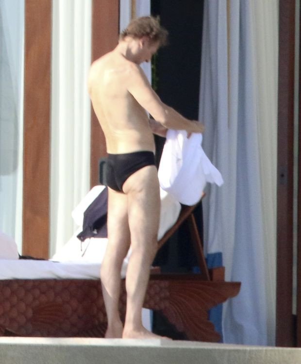 Λίαμ Νίσον: Με μαγιό σλιπάκι στο Μεξικό [εικόνες]  | iefimerida.gr 4