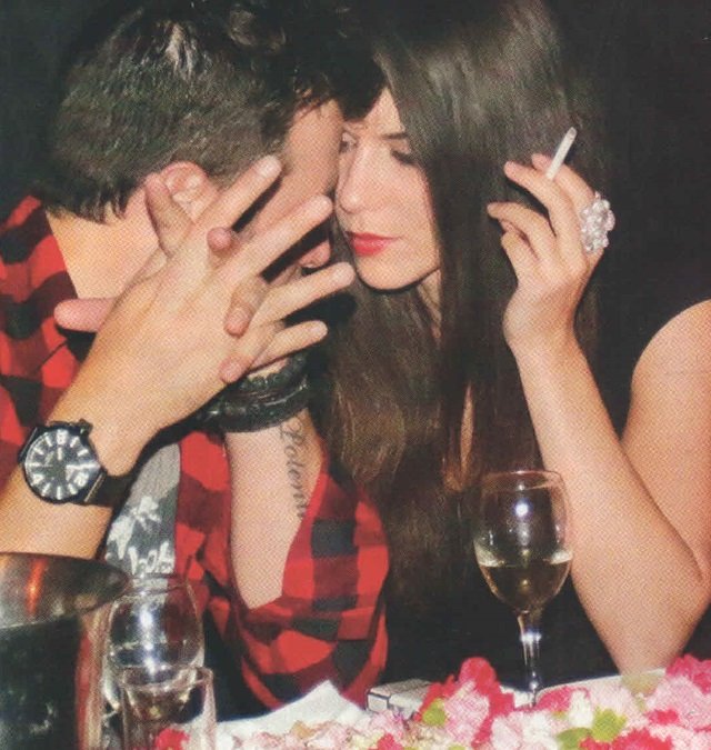 Αυτή είναι η νεαρή, μελαχρινή νέα σύντροφος του Λάμπη Λιβιεράτου [εικόνες] | iefimerida.gr 1