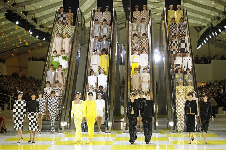 Dior: 10 υποψήφιοι σχεδιαστές για το τιμόνι του οίκου -Τα υπέρ και τα κατά του καθενός [εικόνες & βίντεο] | iefimerida.gr 12