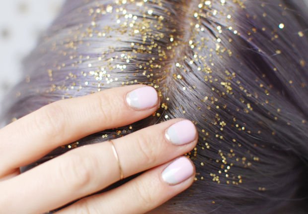 Κρύβουν τη ρίζα χωρίς να χαλάσουν ένα ευρώ - Γκλίτερ στα μαλλιά, είναι η τελευταία τάση [εικόνες & βίντεο] | iefimerida.gr 8