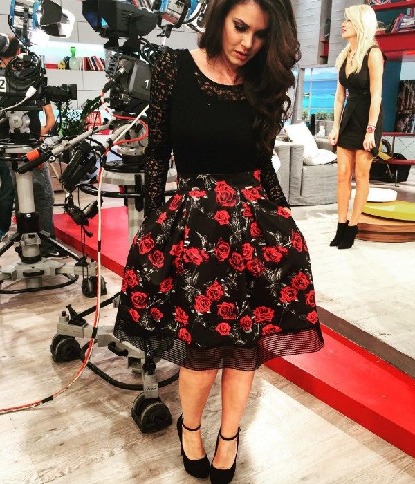 Χαμός με την fashion blogger που είπε ότι τα πόδια της Μαρίας Κορινθίου είναι παχιά [βίντεο] | iefimerida.gr 3