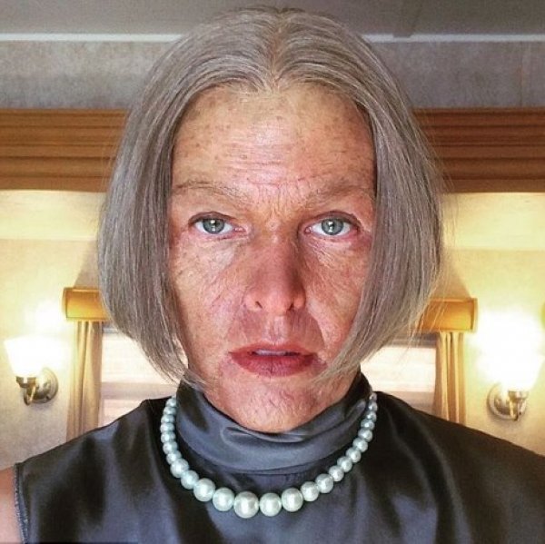  Δείτε την Μίλα Γιόβοβιτς γριά [εικόνες]  | iefimerida.gr 0