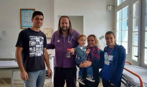 Ενας μικρός «Ηρακλής»: Μωρό σκότωσε οχιά με μία δαγκωνιά [εικόνες] | iefimerida.gr 2