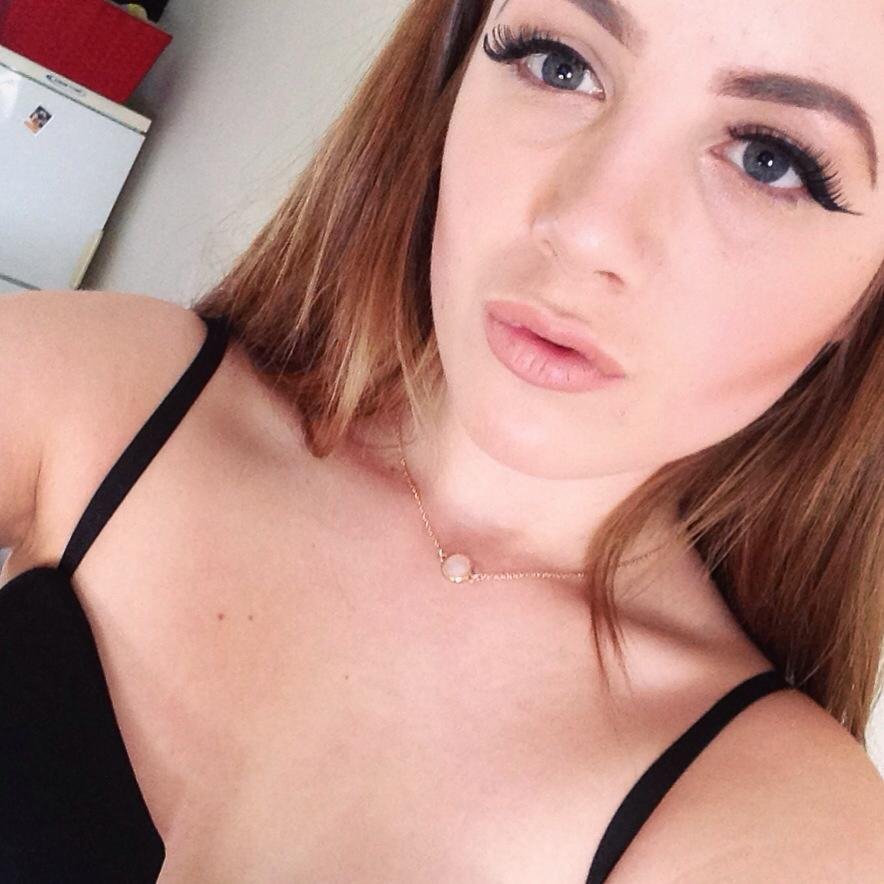  19χρονη καθηλώνει: Εβγαλε την τσάντα κολοστομίας και γράφει για τη ζωή της με αυτή και χωρίς αυτήν [εικόνες] | iefimerida.gr 3