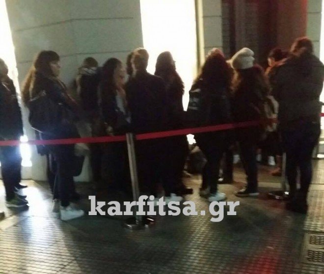 Παροξυσμός σε Αθήνα και Θεσσαλονίκη: Ουρές έξω από τα H&M για ένα Balmain [εικόνες] | iefimerida.gr 5