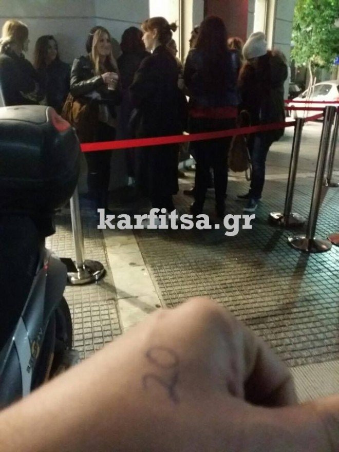 Παροξυσμός σε Αθήνα και Θεσσαλονίκη: Ουρές έξω από τα H&M για ένα Balmain [εικόνες] | iefimerida.gr 6