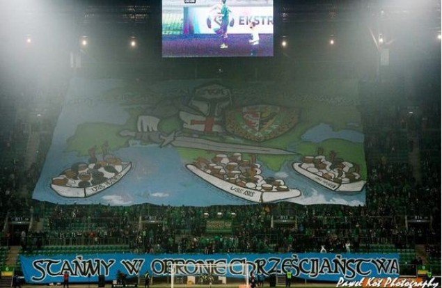 Εμετικό πανό κατά των προσφύγων στην Πολωνία [εικόνα] | iefimerida.gr 0