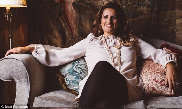 Νταντάδες και μπάτλερ της χλιδής - Παχυλοί μισθοί, τσάντες Channel και πανάκριβα ξενοδοχεία [εικόνες] | iefimerida.gr 1