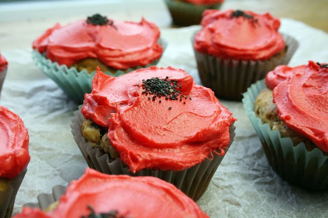 Τι είναι η κόκκινη παπαρούνα που φοράνε μανιωδώς όλοι οι Βρετανοί [εικόνες] | iefimerida.gr 8