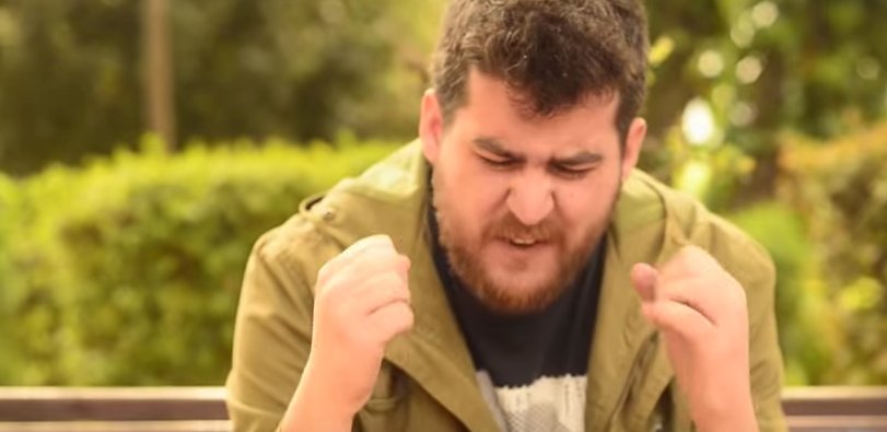 O νέος γενικός γραμματέας της Νεολαίας του ΣΥΡΙΖΑ ραπάρει σε βιντεοκλίπ [εικόνες & βίντεο] | iefimerida.gr 3