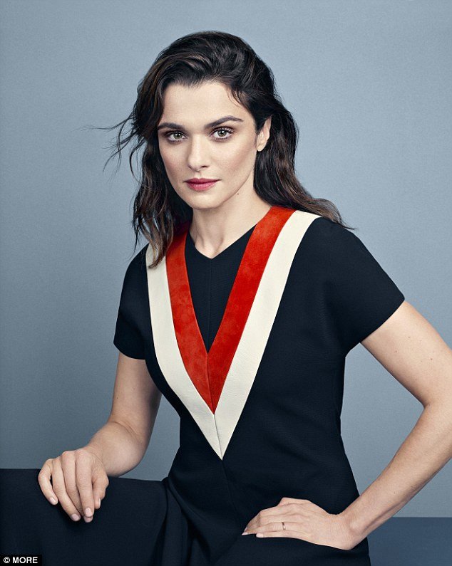 Ρέιτσελ Βάις: Αποκαλύπτει πώς κρατάει τον γάμο της με τον Ντάνιελ Κρεγκ «ζωντανό» [εικόνες]  | iefimerida.gr 1