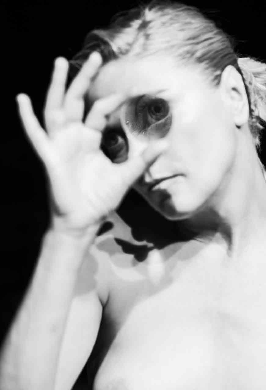 Ο ερωτικός χορός των 7 πέπλων στην Κυψέλη [εικόνες] | iefimerida.gr 1