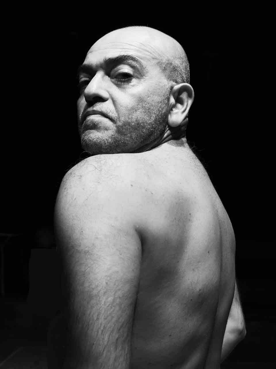 Ο ερωτικός χορός των 7 πέπλων στην Κυψέλη [εικόνες] | iefimerida.gr 2