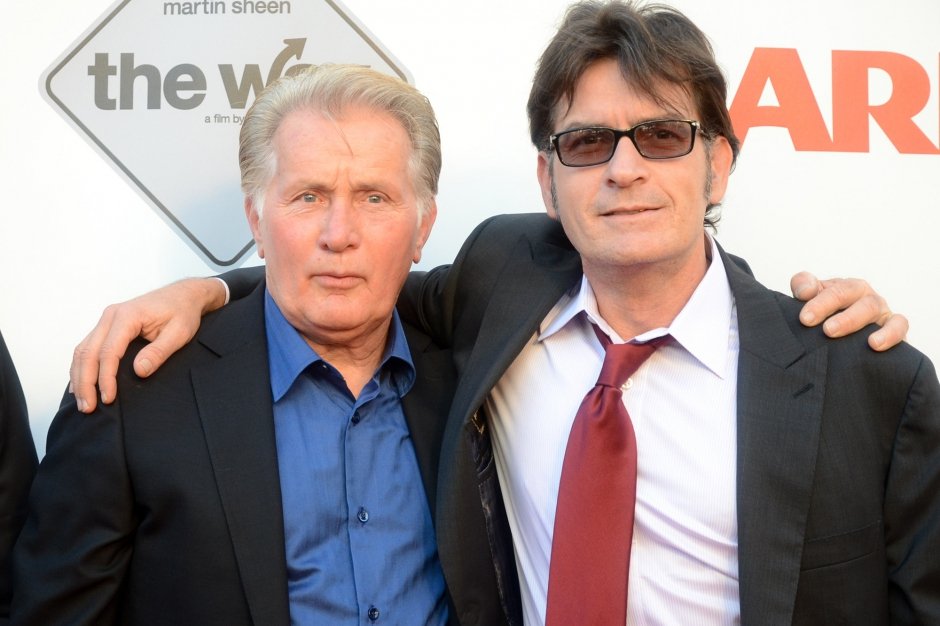 Ποιος είναι πατέρας του Τσάρλι Σιν και τι λέει για το AIDS του γιου του [εικόνες] | iefimerida.gr 0