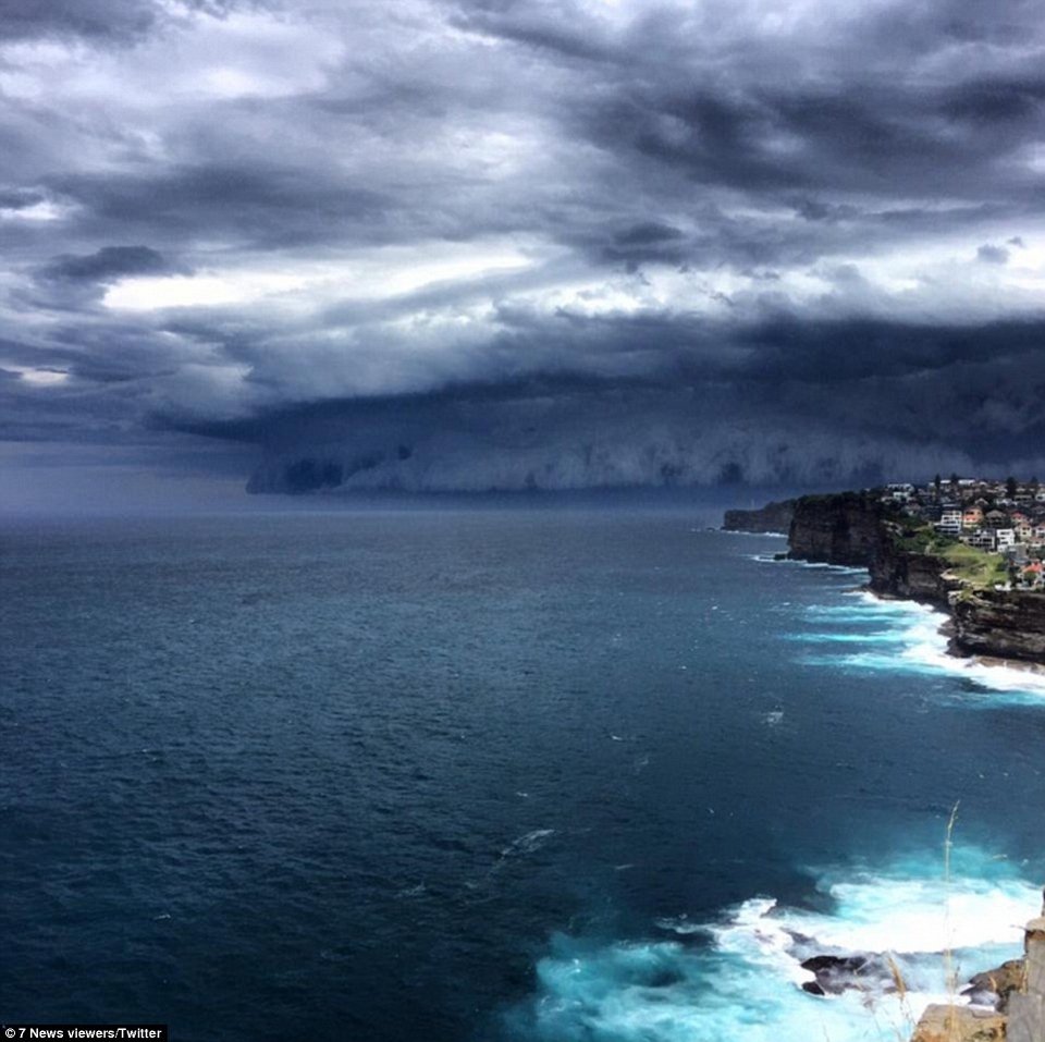 Το σύννεφο «ρολό» που τρόμαξε τους Αυστραλούς - Μοναδικό φαινόμενο [εικόνες & βίντεο] | iefimerida.gr 5