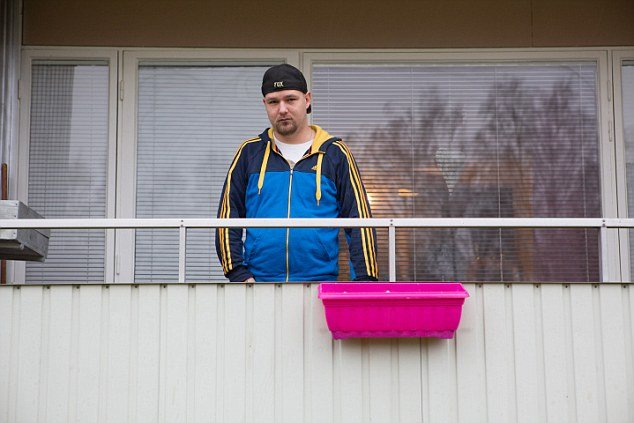 Tärnsjö, το χωριό της Σουηδίας που οι κάτοικοι είναι σε «πόλεμο» με τους μετανάστες -Πετροπόλεμοι, πυρπολισμοί, bullying [εικόνες] | iefimerida.gr 14