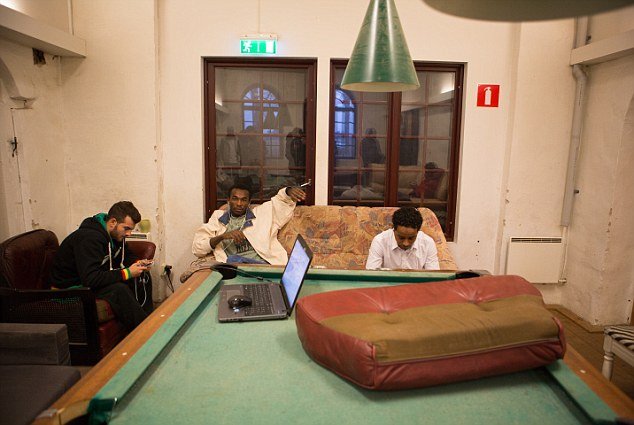 Tärnsjö, το χωριό της Σουηδίας που οι κάτοικοι είναι σε «πόλεμο» με τους μετανάστες -Πετροπόλεμοι, πυρπολισμοί, bullying [εικόνες] | iefimerida.gr 7