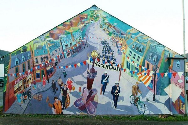 Υπαίθρια γκαλερί: Μια πόλη στην οποία τα σπίτια έγιναν πίνακες ζωγραφικής [εικόνες]  | iefimerida.gr 1